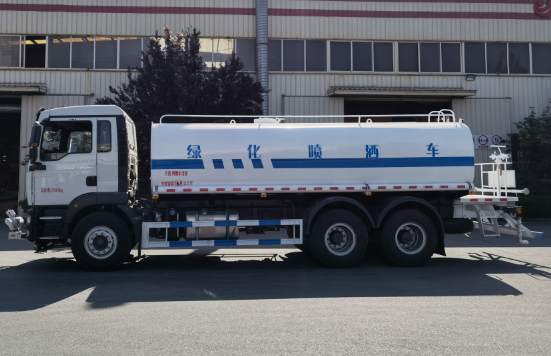 中国重汽洒水车